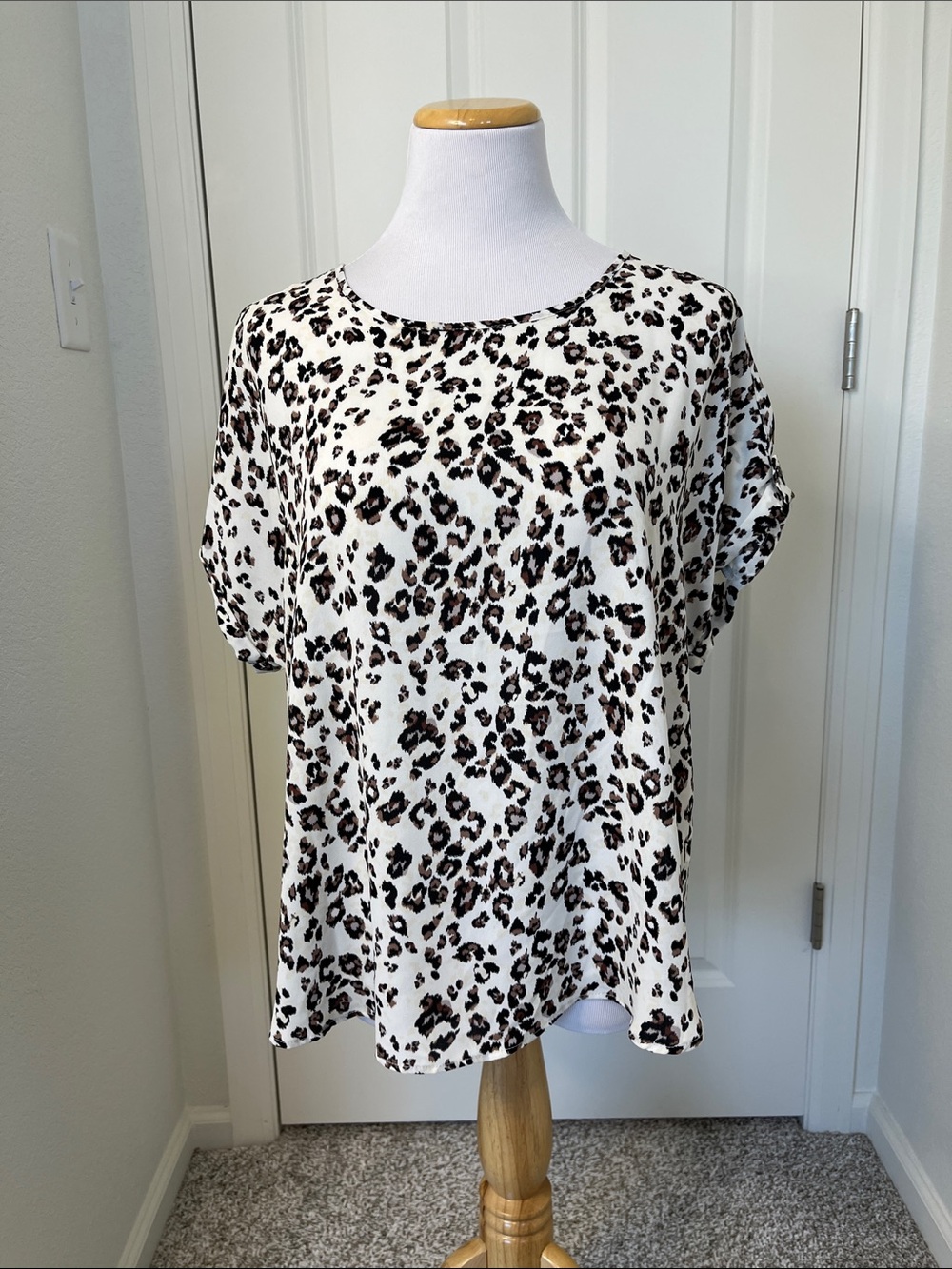 Maurices Delton Leopard Print Zipper Back Blouse Large